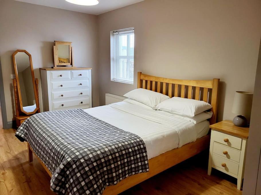 Clairhouse Accommodation Лехінч Екстер'єр фото